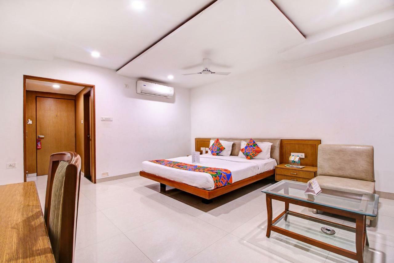 Fabhotel Syberitic Suites Gachibowli - Fully Vaccinated Staff Kondapur  Exterior photo