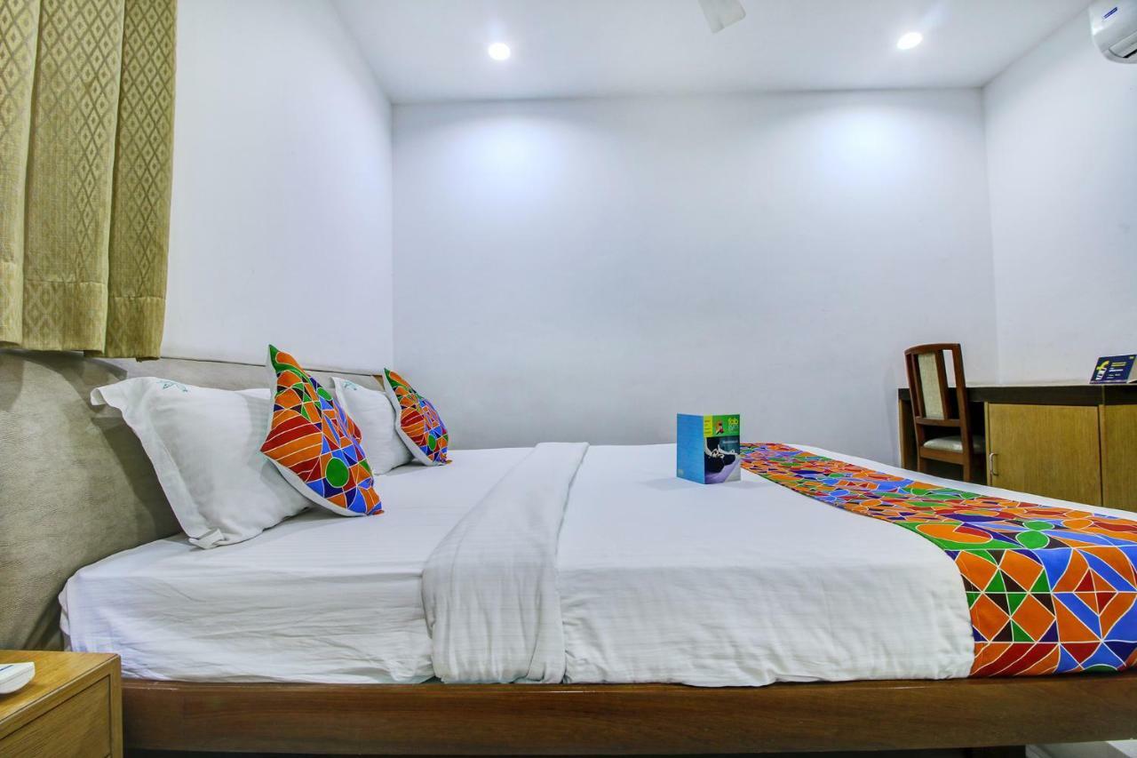 Fabhotel Syberitic Suites Gachibowli - Fully Vaccinated Staff Kondapur  Exterior photo
