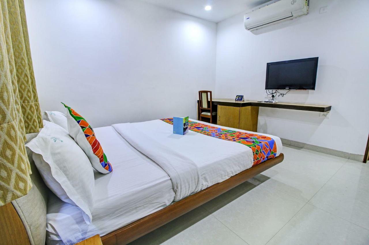 Fabhotel Syberitic Suites Gachibowli - Fully Vaccinated Staff Kondapur  Exterior photo