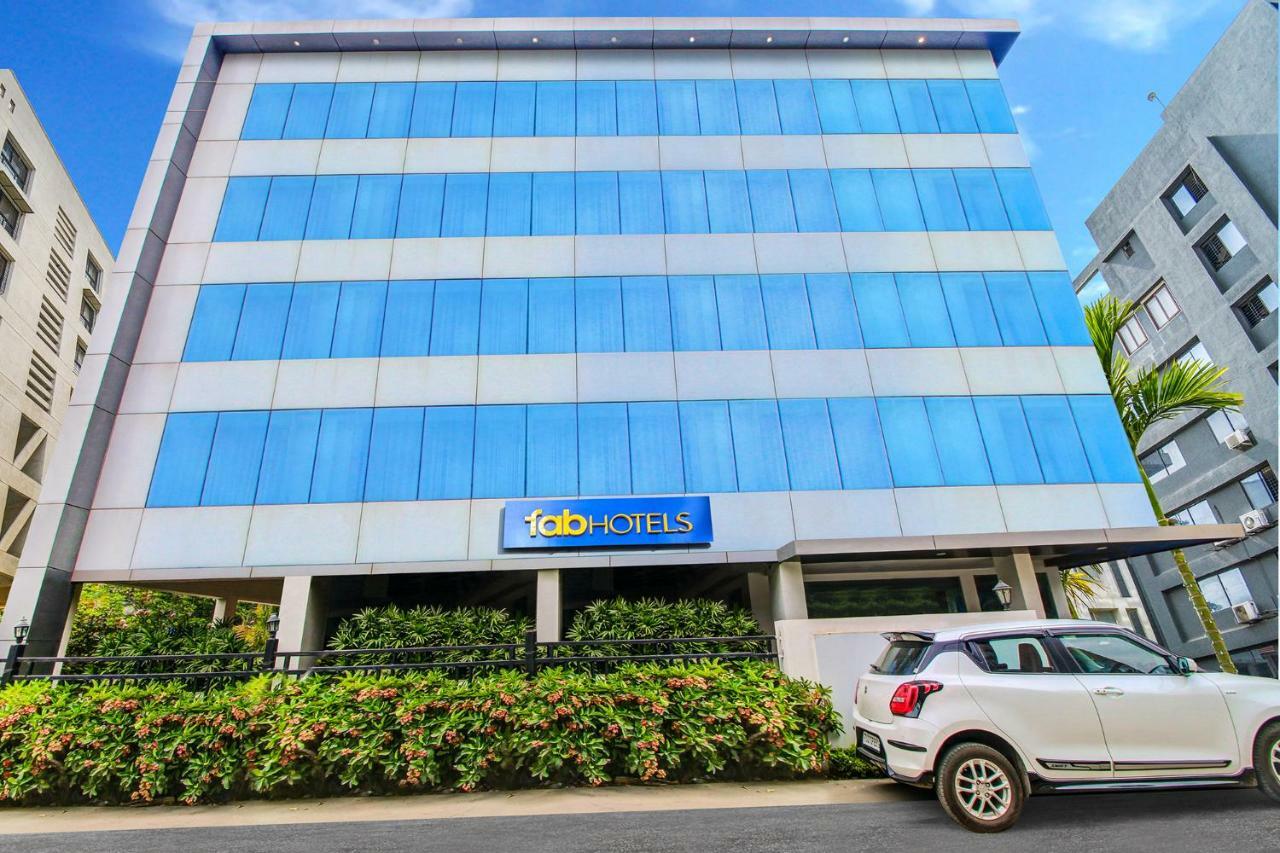 Fabhotel Syberitic Suites Gachibowli - Fully Vaccinated Staff Kondapur  Exterior photo